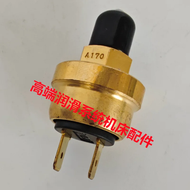 Original Japanese oiling machine pressure switch AMO II 150S IV150S A170 B107 
Original Japanese oiling machine pressure switch AMO II 150S IV150S A170 B107