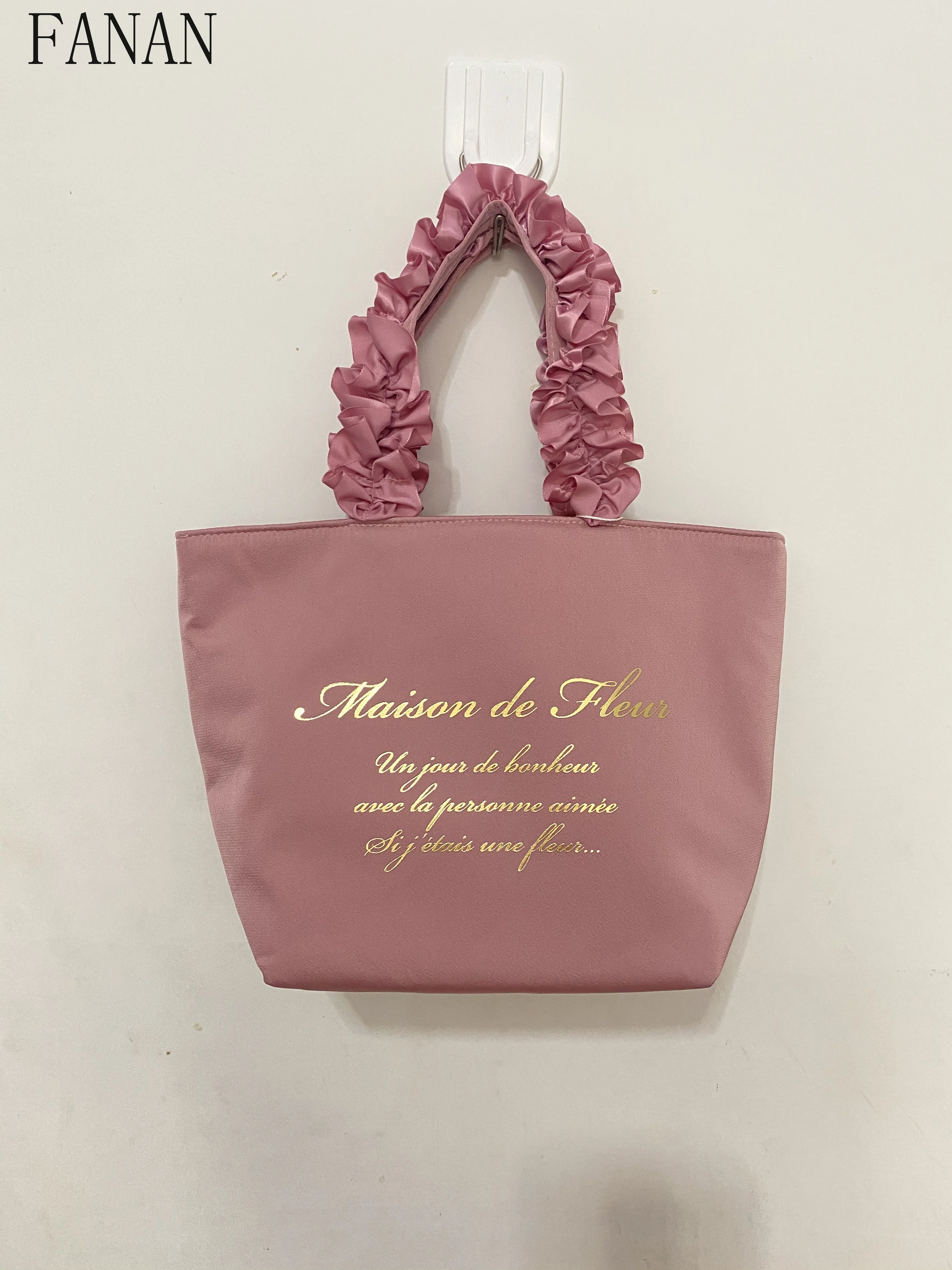 Sweet Hadnbags for Women 2025 New Handle Satin Tote Top-Handle Bag Japanese Style Cute Casual Handbag Pleated Makeup Bags
Sweet Hadnbags for Women 2025 New Handle Satin Tote Top-Handle Bag Japanese Style Cute Casual Handbag Pleated Makeup Bags
