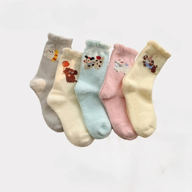 5 пар осенне-зимних толстых милых носков с героями мультфильмов, мягкие, простые, удобные, универсальные антибактериальные повседневные носки
5 пар осенне-зимних толстых милых носков с героями мультфильмов, мягкие, простые, удобные, универсальные антибактериальные повседневные носки