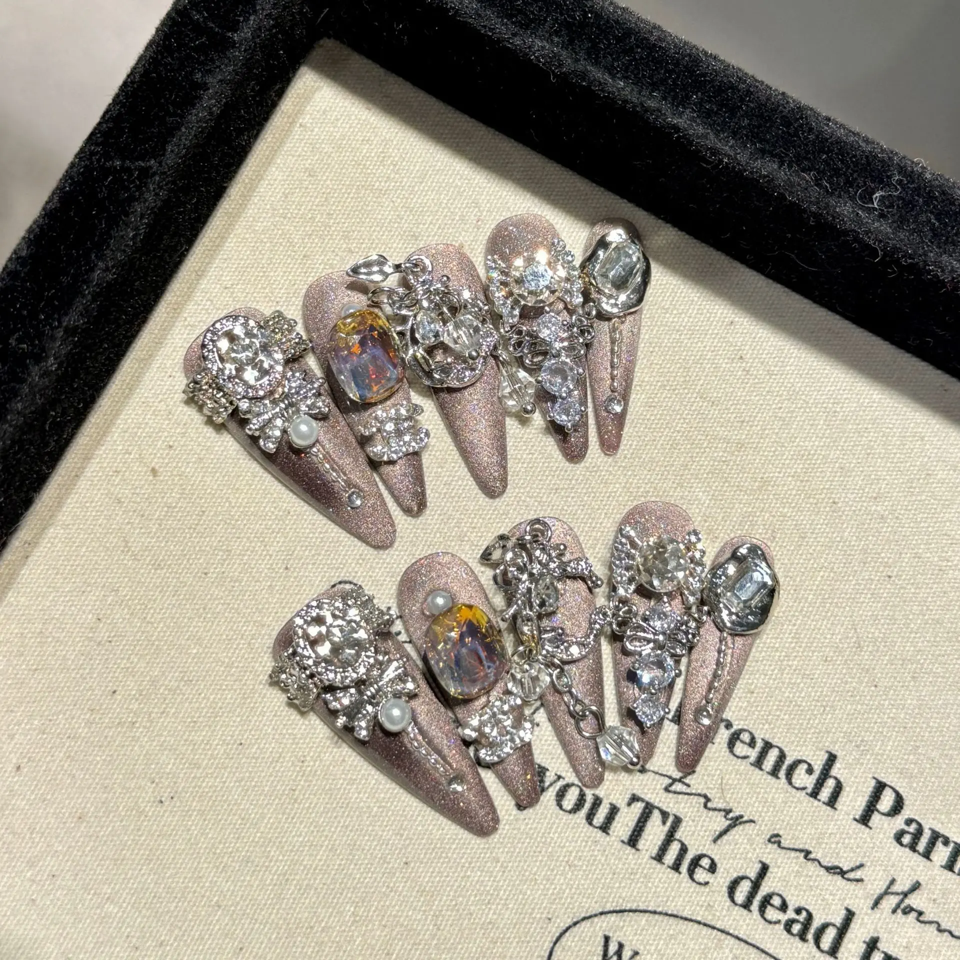 Luxury Handmade Press On Acyrlic Nails Long Tip False Nails Magic Mirror Cat's Eye Fake Nails Heavy Industry Full Diamond Decor
Luxury Handmade Press On Acyrlic Nails Long Tip False Nails Magic Mirror Cat's Eye Fake Nails Heavy Industry Full Diamond Decor