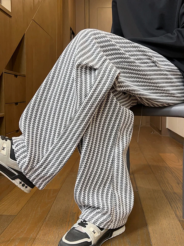 New 2025 Men's Loose Casual Fibone Pattern Wide Leg Pants Spring Autumn High Waist Polyester Fiber Straight Long Trousers
New 2025 Men's Loose Casual Fibone Pattern Wide Leg Pants Spring Autumn High Waist Polyester Fiber Straight Long Trousers