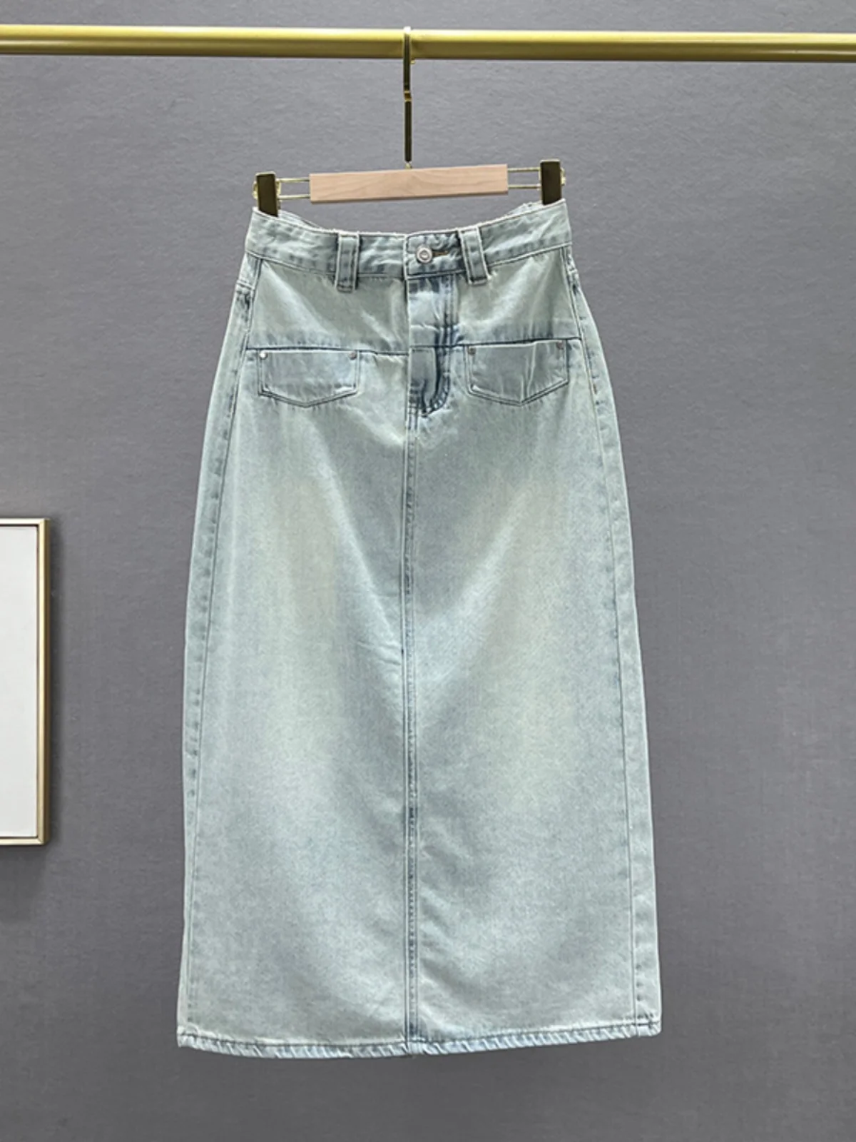 Женская джинсовая юбка миди А-силуэта с высокой талией, весна 2024, новая коллекция, утягивающая, в гонконгском стиле, с разрезом, из смесового хлопка и полиэстера
Женская джинсовая юбка миди А-силуэта с высокой талией, весна 2024, новая коллекция, утягивающая, в гонконгском стиле, с разрезом, из смесового хлопка и полиэстера