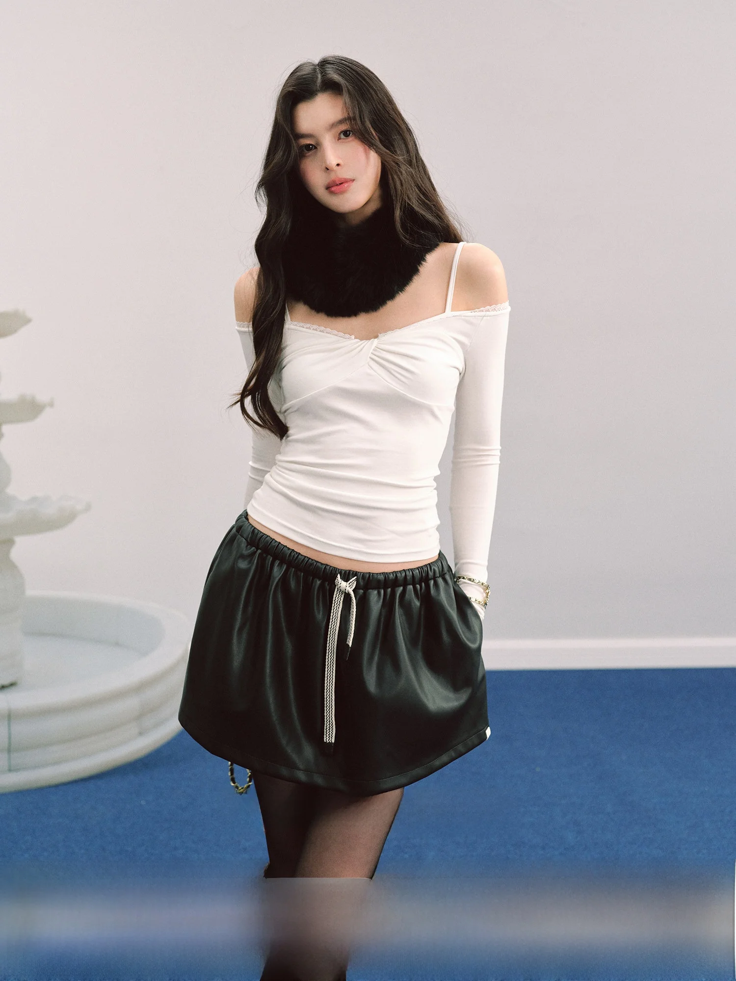 Slim Fit Lace Trim One Shoulder T-Shirt Women's Winter Elegance Casual Style Long Sleeve White Top by La Lune Du Ciel
Slim Fit Lace Trim One Shoulder T-Shirt Women's Winter Elegance Casual Style Long Sleeve White Top by La Lune Du Ciel