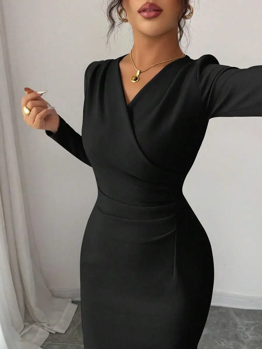 Women's Black V-Neck Long Sleeve Fitted Dress with Waist Pleats
Women's Black V-Neck Long Sleeve Fitted Dress with Waist Pleats
