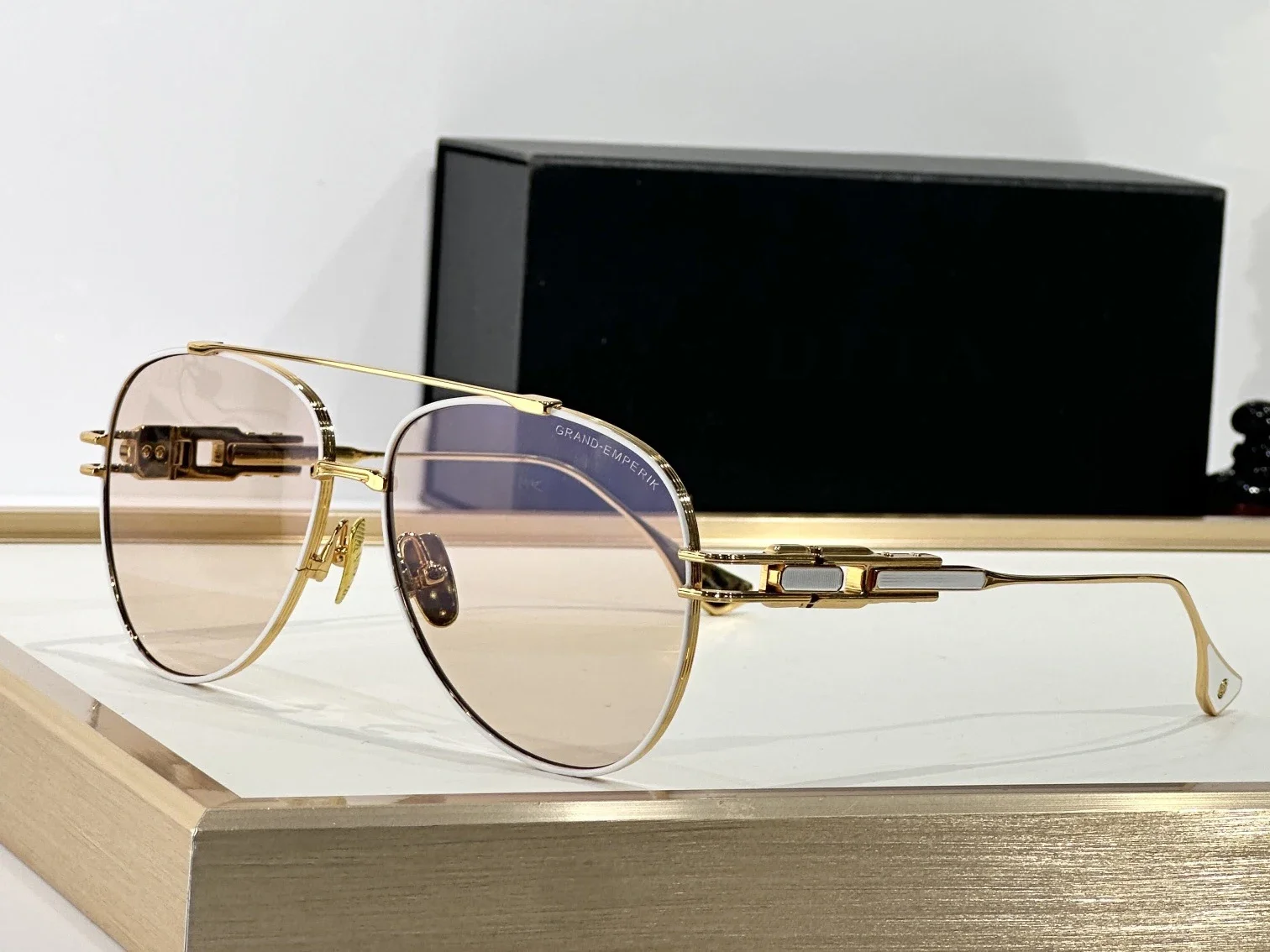Top Quality Sunglasses for Men and Women DT GRAND EMPERIK DTS158 UV400 Retro Fashion Special Design Sun Glasses with box
Top Quality Sunglasses for Men and Women DT GRAND EMPERIK DTS158 UV400 Retro Fashion Special Design Sun Glasses with box