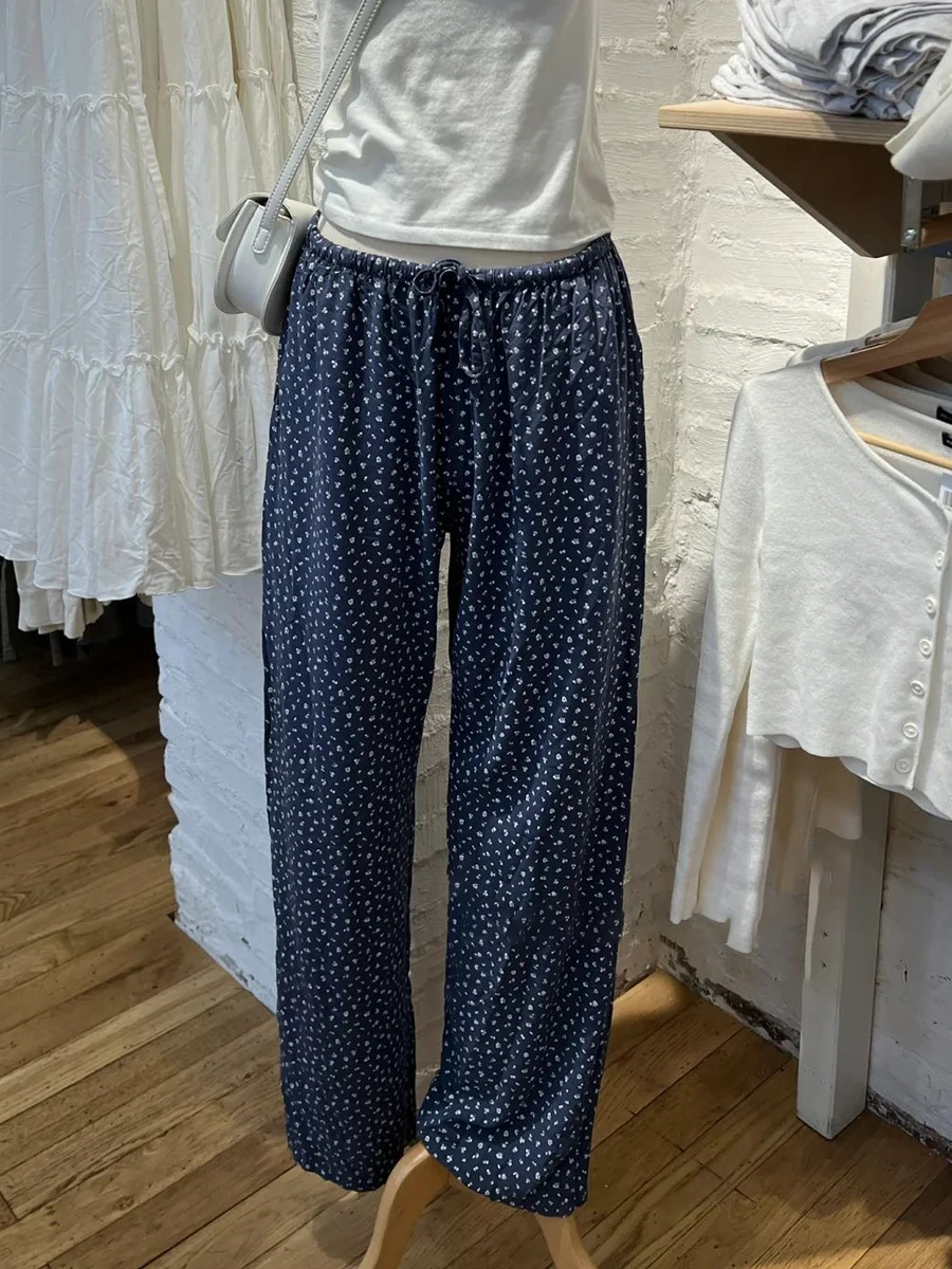 Floral Drawstring Navy Sport Pants Women Summer High Waist Cotton Loose Straight Sweatpant Y2k Casual Sweet Streetwear Trousers
Floral Drawstring Navy Sport Pants Women Summer High Waist Cotton Loose Straight Sweatpant Y2k Casual Sweet Streetwear Trousers