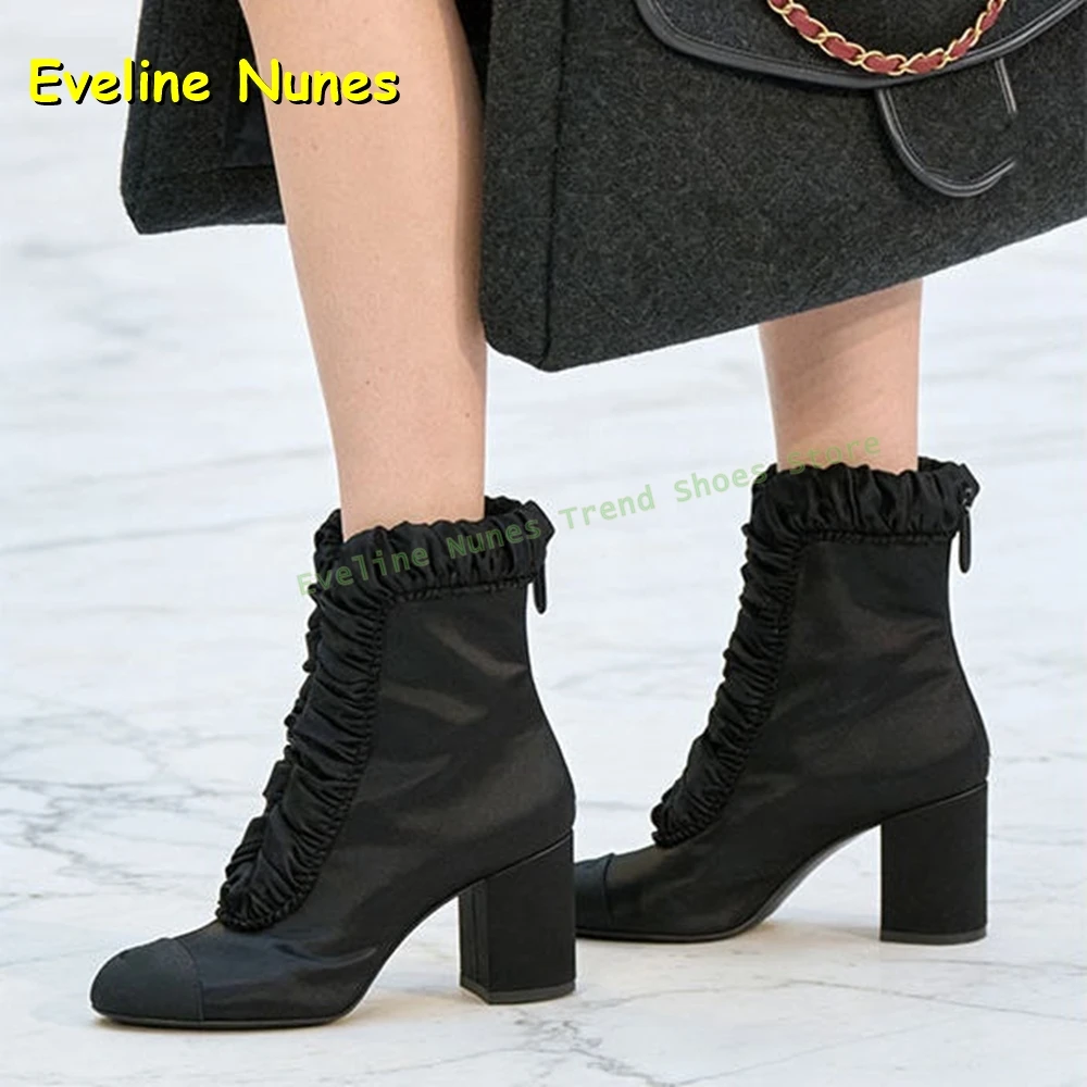 Черные атласные плиссированные модные подиумные ботинки с круглым носком на массивном каблуке, однотонные лоскутные женские сапоги до середины икры, элегантный тренд 2026
Черные атласные плиссированные модные подиумные ботинки с круглым носком на массивном каблуке, однотонные лоскутные женские сапоги до середины икры, элегантный тренд 2026