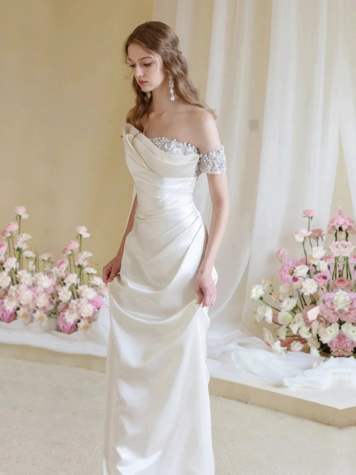 Customzied Luxury Exquisite Women's Satin Long Dress Pleated Pure Desire Style Fashionable And Slimming for Special Occasions
Customzied Luxury Exquisite Women's Satin Long Dress Pleated Pure Desire Style Fashionable And Slimming for Special Occasions