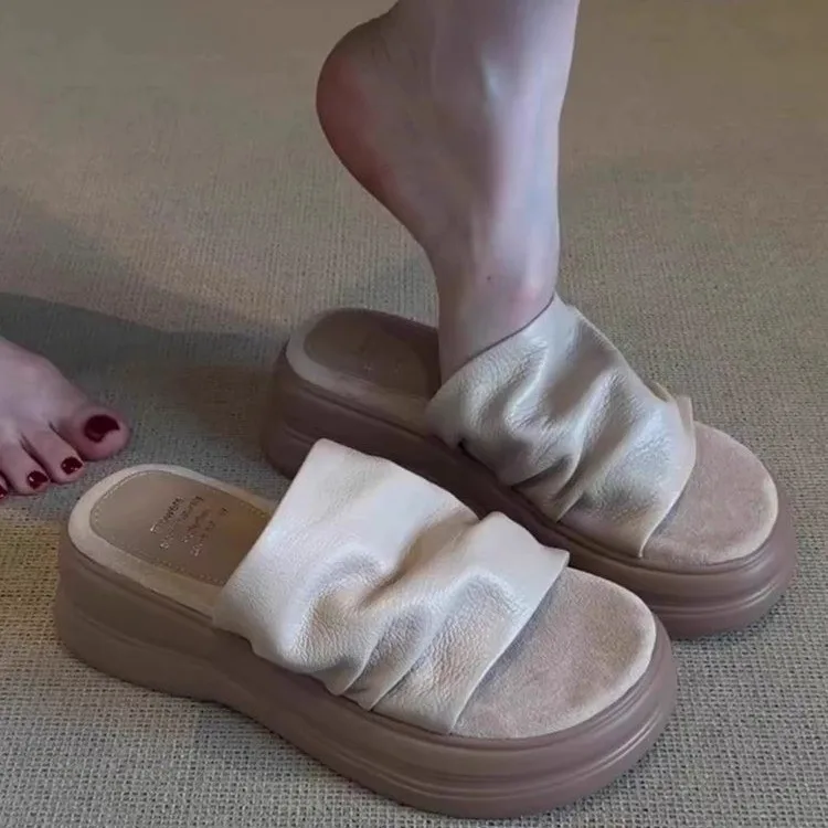 Elevated Thick Sole Slippers for Women - Pleated Design Fashionable Summer Sandals, High-End Aesthetic Perfect for Dresses
Elevated Thick Sole Slippers for Women - Pleated Design Fashionable Summer Sandals, High-End Aesthetic Perfect for Dresses