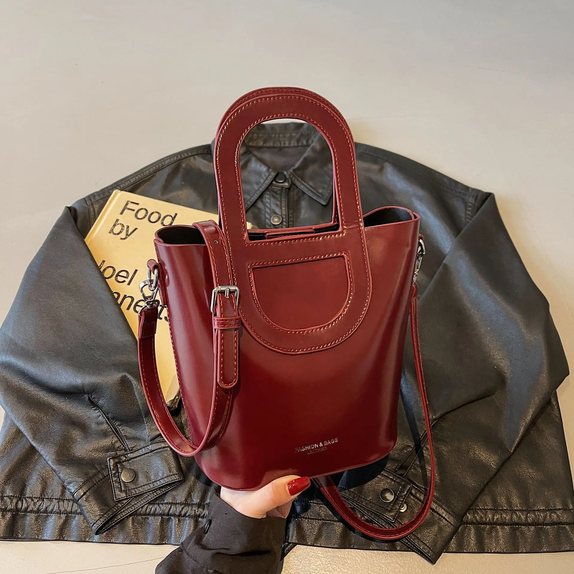 New Waterproof Bucket Bag - Women's Premium Leather Tote, Spacious & Lightweight,Multi-Way Crossbody/Handheld, Elegant Gift Idea
New Waterproof Bucket Bag - Women's Premium Leather Tote, Spacious & Lightweight,Multi-Way Crossbody/Handheld, Elegant Gift Idea