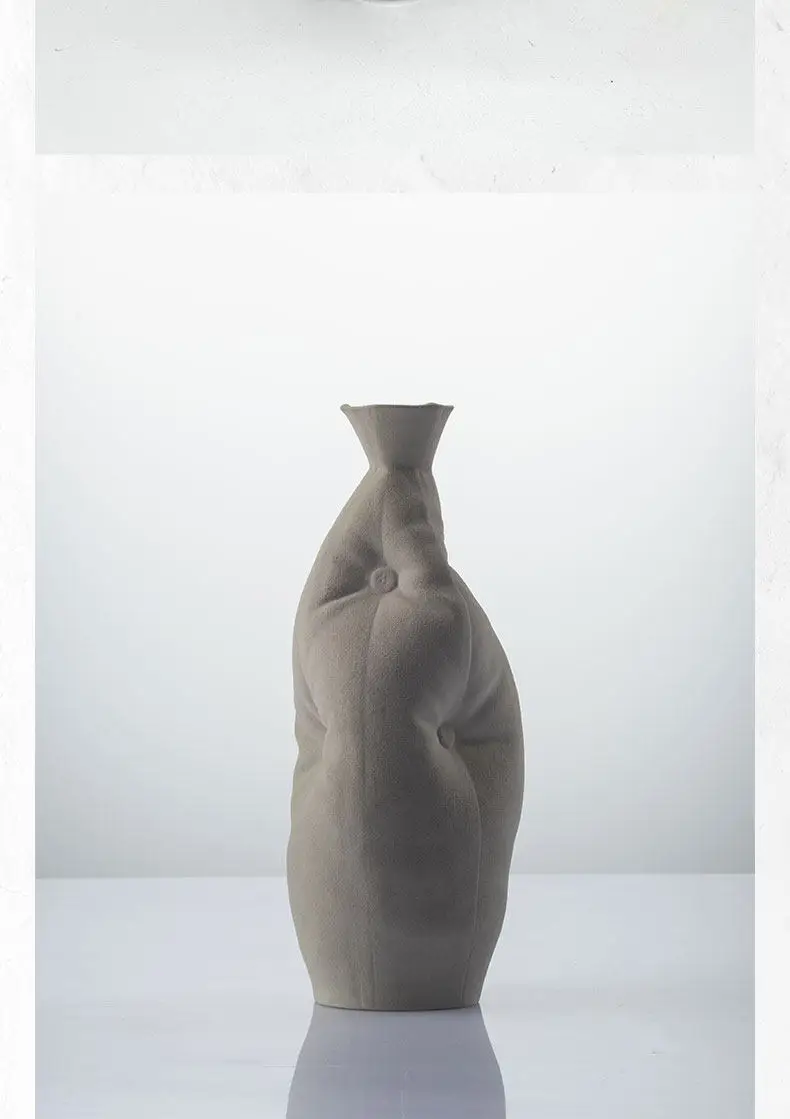 Vase ceramic art decoration desktop ornament gift creative irregular shape large capacity multifunctional suitable living room
Vase ceramic art decoration desktop ornament gift creative irregular shape large capacity multifunctional suitable living room