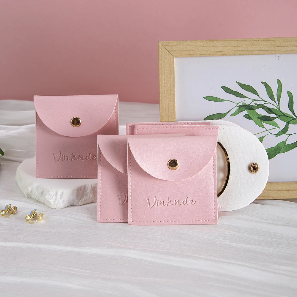 100 шт., розовая сумка для хранения ювелирных изделий из искусственной кожи с логотипом и кнопкой 6x6 см, водонепроницаемый чехол для свадебного подарка, пылесборник
100 шт., розовая сумка для хранения ювелирных изделий из искусственной кожи с логотипом и кнопкой 6x6 см, водонепроницаемый чехол для свадебного подарка, пылесборник