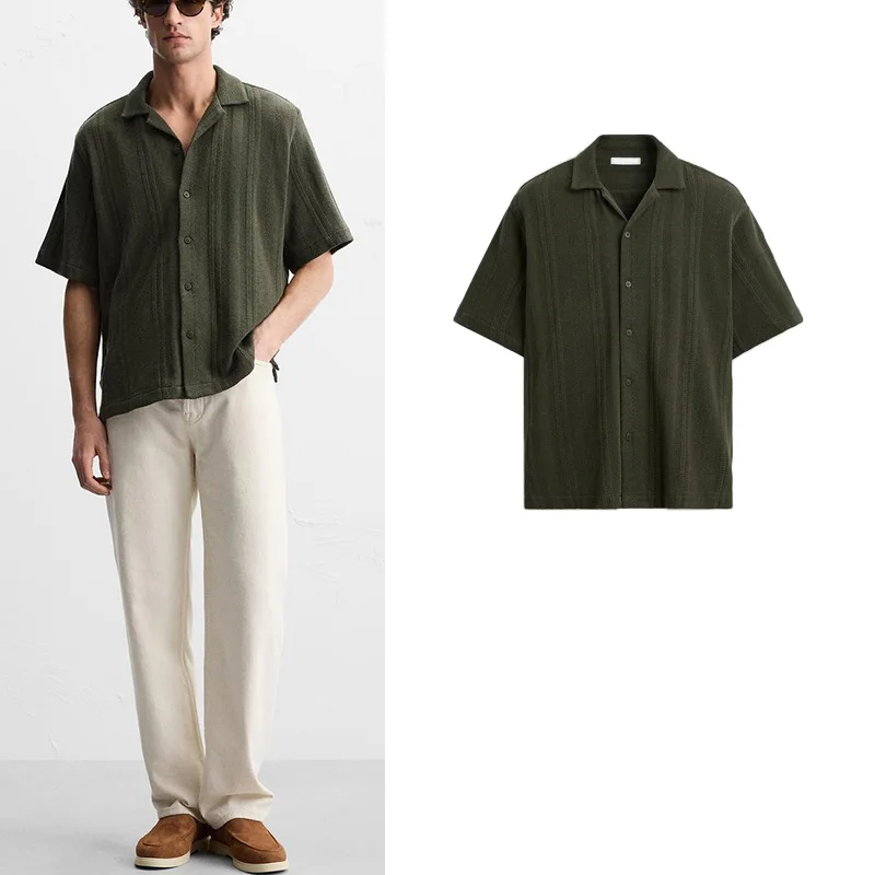 Summer Men's Loose Fit Bowling irt ort Sve Striped Texture Button Decorated Collar Casual irt Stand Edition
Summer Men's Loose Fit Bowling irt ort Sve Striped Texture Button Decorated Collar Casual irt Stand Edition