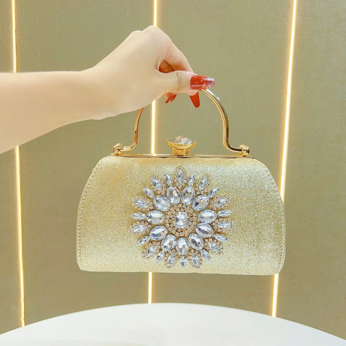 2025 New Full Diamond Sunflower Evening Clutch Women’s Banquet Party Bag Single Shoulder Inlaid Water Drop Elegant Dress Purse
2025 New Full Diamond Sunflower Evening Clutch Women’s Banquet Party Bag Single Shoulder Inlaid Water Drop Elegant Dress Purse