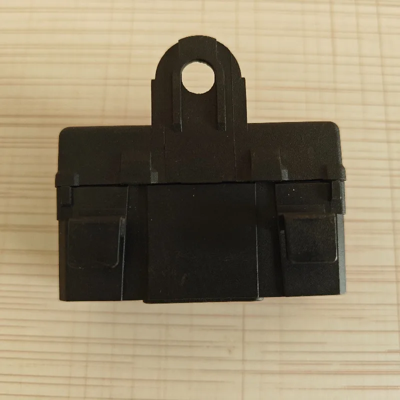 Подходит для автомобильных сидений Peugeot Citroen. Электрическое управление отоплением и вентиляцией. Релейный блок.
Подходит для автомобильных сидений Peugeot Citroen. Электрическое управление отоплением и вентиляцией. Релейный блок.