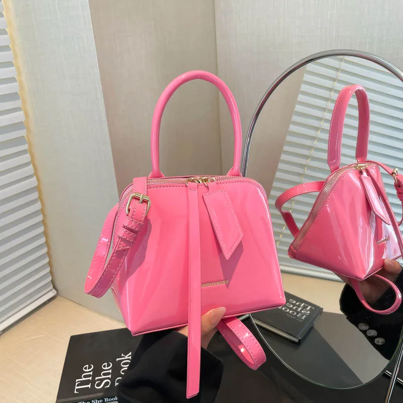Chic Shiny Patent Leather Shoulder Bag Fashion Women's Handbags Dress Matching Waist Bag Solid Color Small Crossbody Bag Tote
Chic Shiny Patent Leather Shoulder Bag Fashion Women's Handbags Dress Matching Waist Bag Solid Color Small Crossbody Bag Tote
