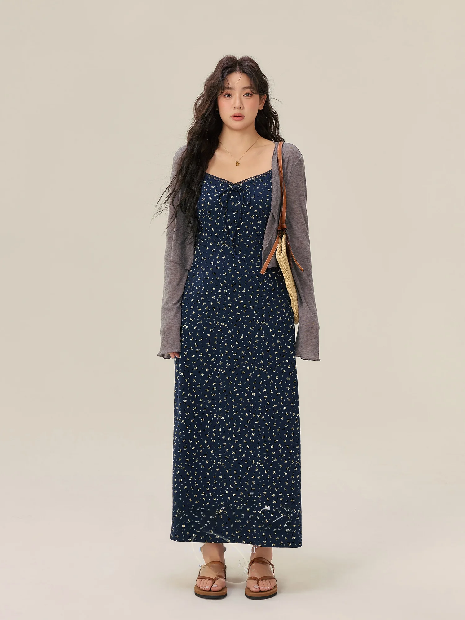 Monica plus Size Women's Floral Print Halter Dress Grey Short Cardigan Outerwear Slimming High Waist Cotton Summer Dress
Monica plus Size Women's Floral Print Halter Dress Grey Short Cardigan Outerwear Slimming High Waist Cotton Summer Dress