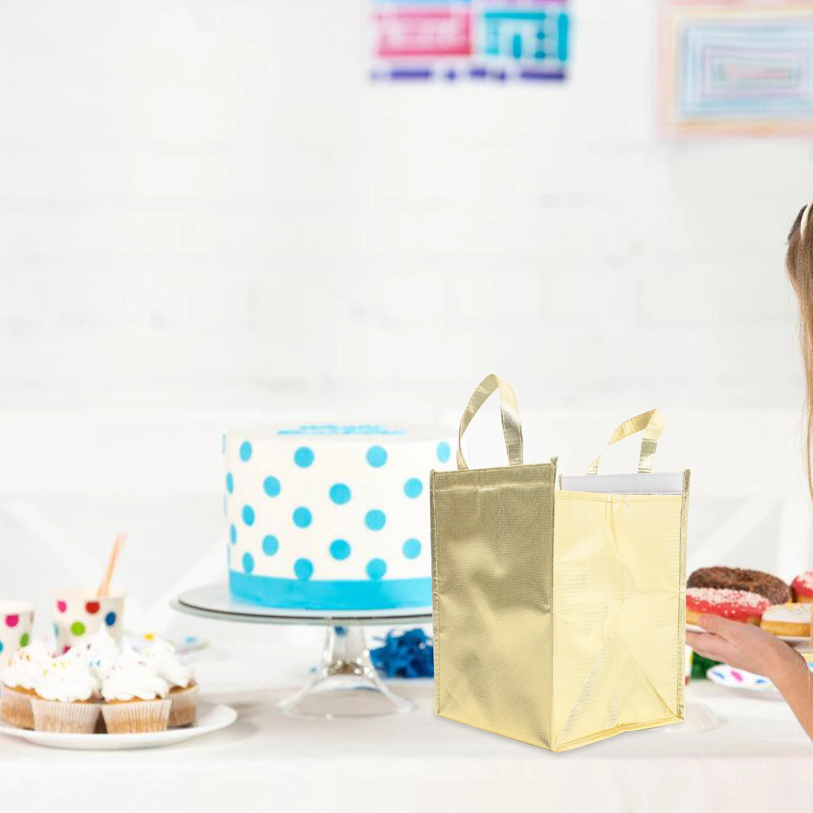 1pc Insulated Storage Bag Reusable Tote Cooler Bag For Cake Ice Cream Waterproof Lightweight Foldable (Gold 6Inch With Ice Bag)
1pc Insulated Storage Bag Reusable Tote Cooler Bag For Cake Ice Cream Waterproof Lightweight Foldable (Gold 6Inch With Ice Bag)