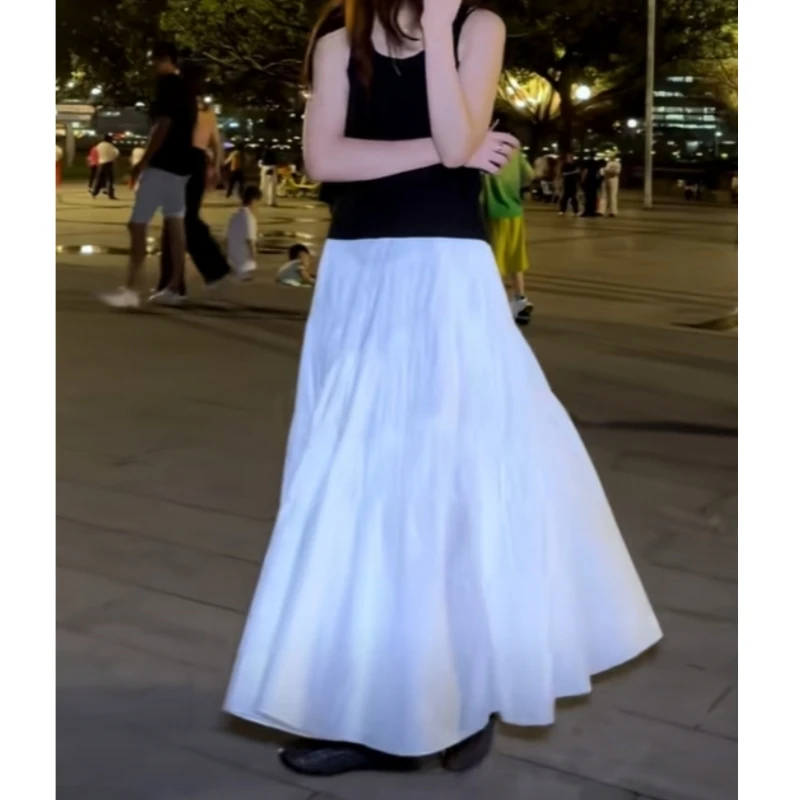 25 year new finely cut pleated patchwork hanging cake with a large swing umbrella shaped long skirt
25 year new finely cut pleated patchwork hanging cake with a large swing umbrella shaped long skirt