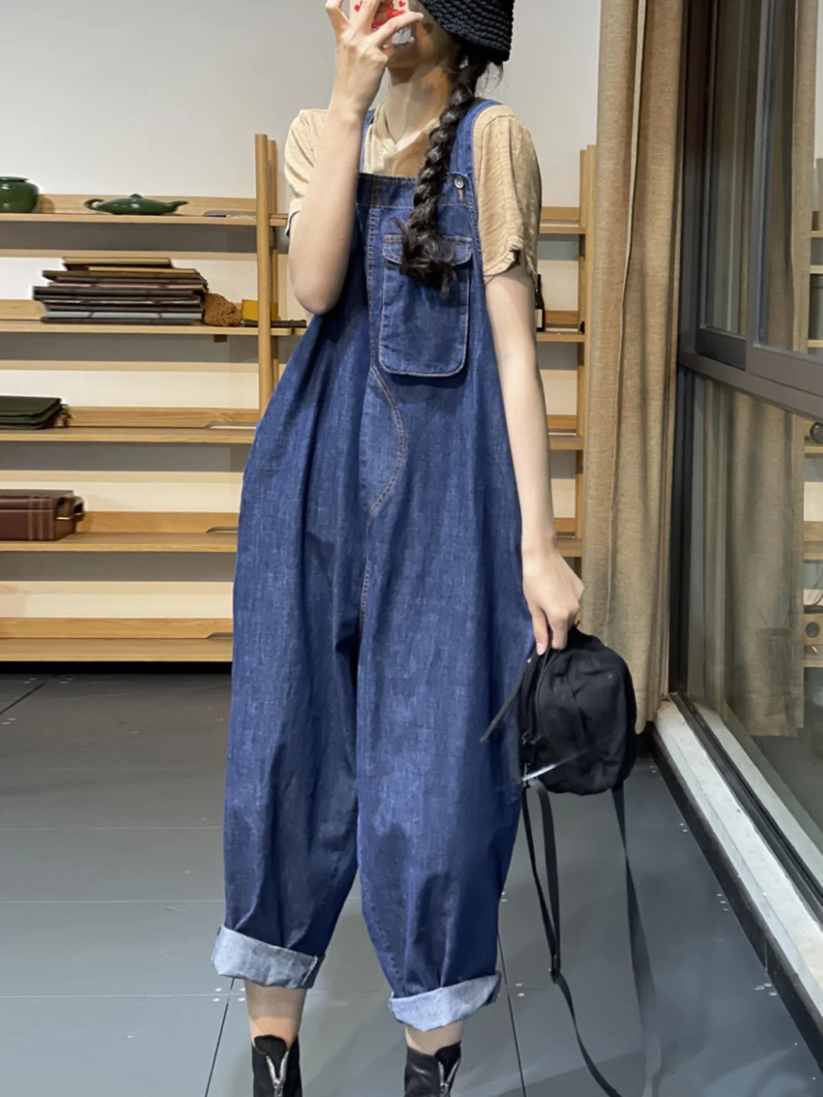 Летние женские джинсовые комбинезоны свободного кроя с дизайнерским акцентом, повседневные брюки с отделкой по краю, джинсовый комбинезон-сарафан
Летние женские джинсовые комбинезоны свободного кроя с дизайнерским акцентом, повседневные брюки с отделкой по краю, джинсовый комбинезон-сарафан