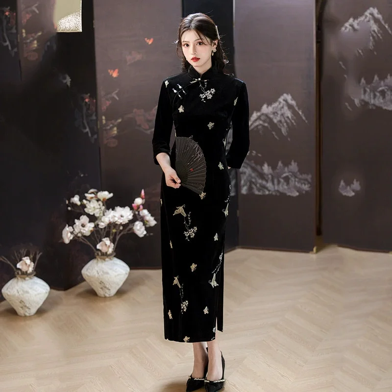 Элегантное ретро улучшенное велюровое платье Cheongsam с традиционной китайской вышивкой, женское длинное платье Ципао, новое платье с длинными рукавами в китайском стиле
Элегантное ретро улучшенное велюровое платье Cheongsam с традиционной китайской вышивкой, женское длинное платье Ципао, новое платье с длинными рукавами в китайском стиле