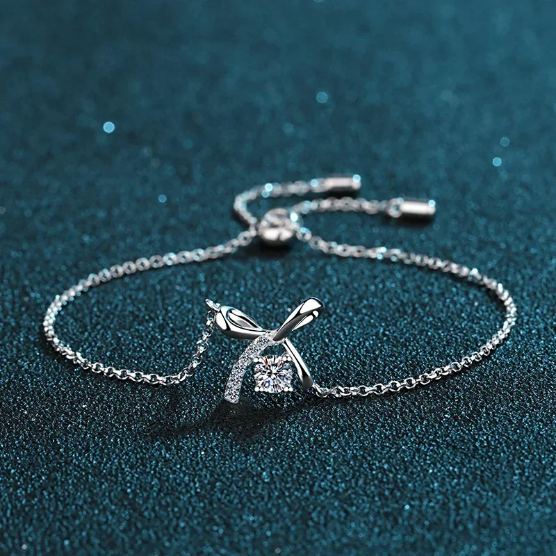 0.3 Carat Moissanite Bracelet 18k White Gold Platinum PT950 Fashionable Shimmering Female Jewelry Luxury Wedding Gift
0.3 Carat Moissanite Bracelet 18k White Gold Platinum PT950 Fashionable Shimmering Female Jewelry Luxury Wedding Gift