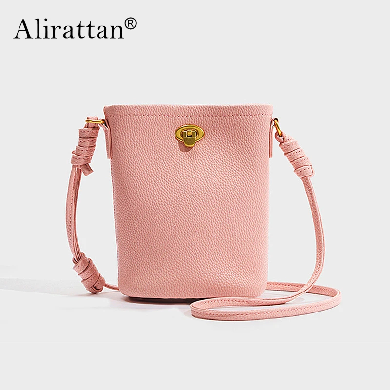 Alirattan 2024 New Women's Phone Bag Genuine Leather Crossbody Bag Summer Large Capacity Bags Handheld Shoulder Bag
Alirattan 2024 New Women's Phone Bag Genuine Leather Crossbody Bag Summer Large Capacity Bags Handheld Shoulder Bag
