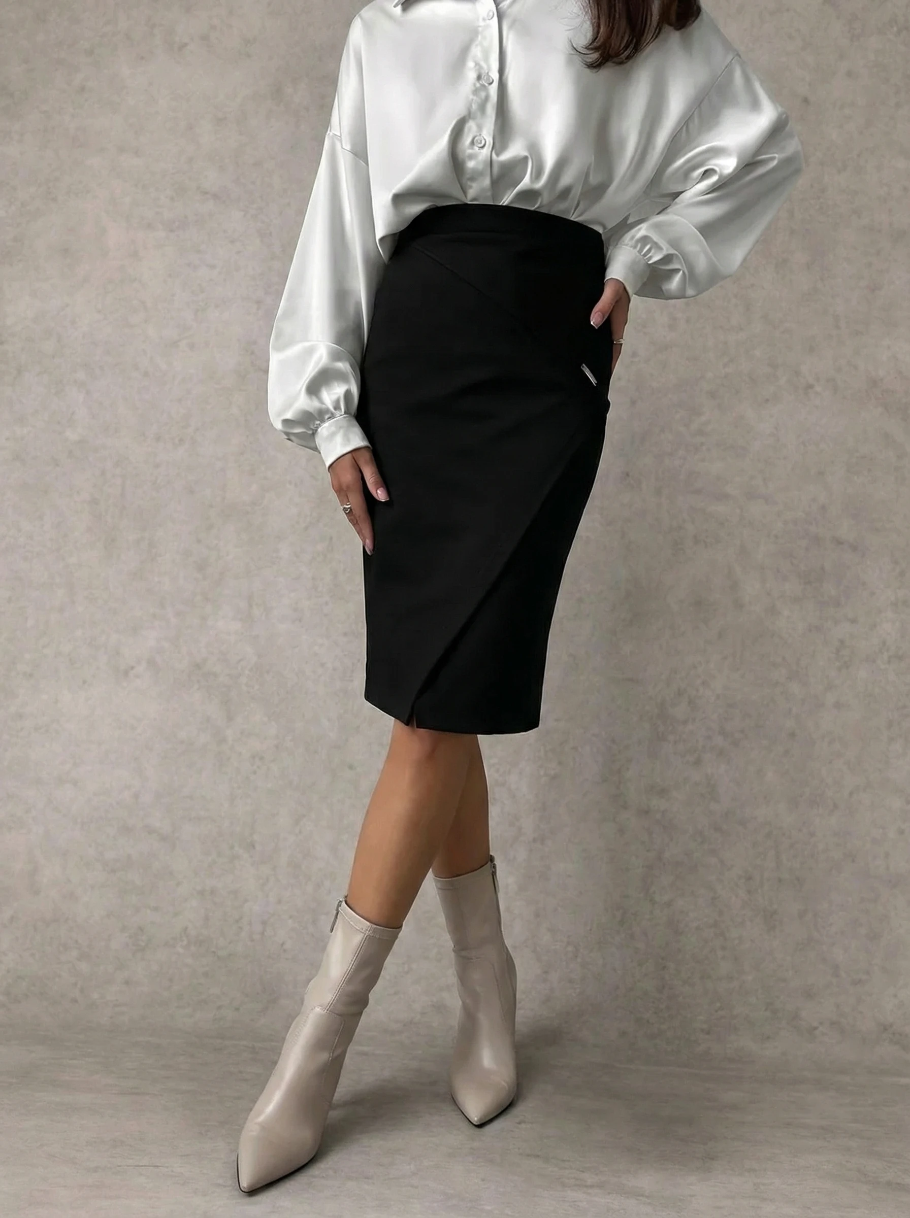 Черная облегающая юбка-миди с высокой талией и разрезом для женщин, повседневная и офисная, приталенная, в деловом стиле
Черная облегающая юбка-миди с высокой талией и разрезом для женщин, повседневная и офисная, приталенная, в деловом стиле