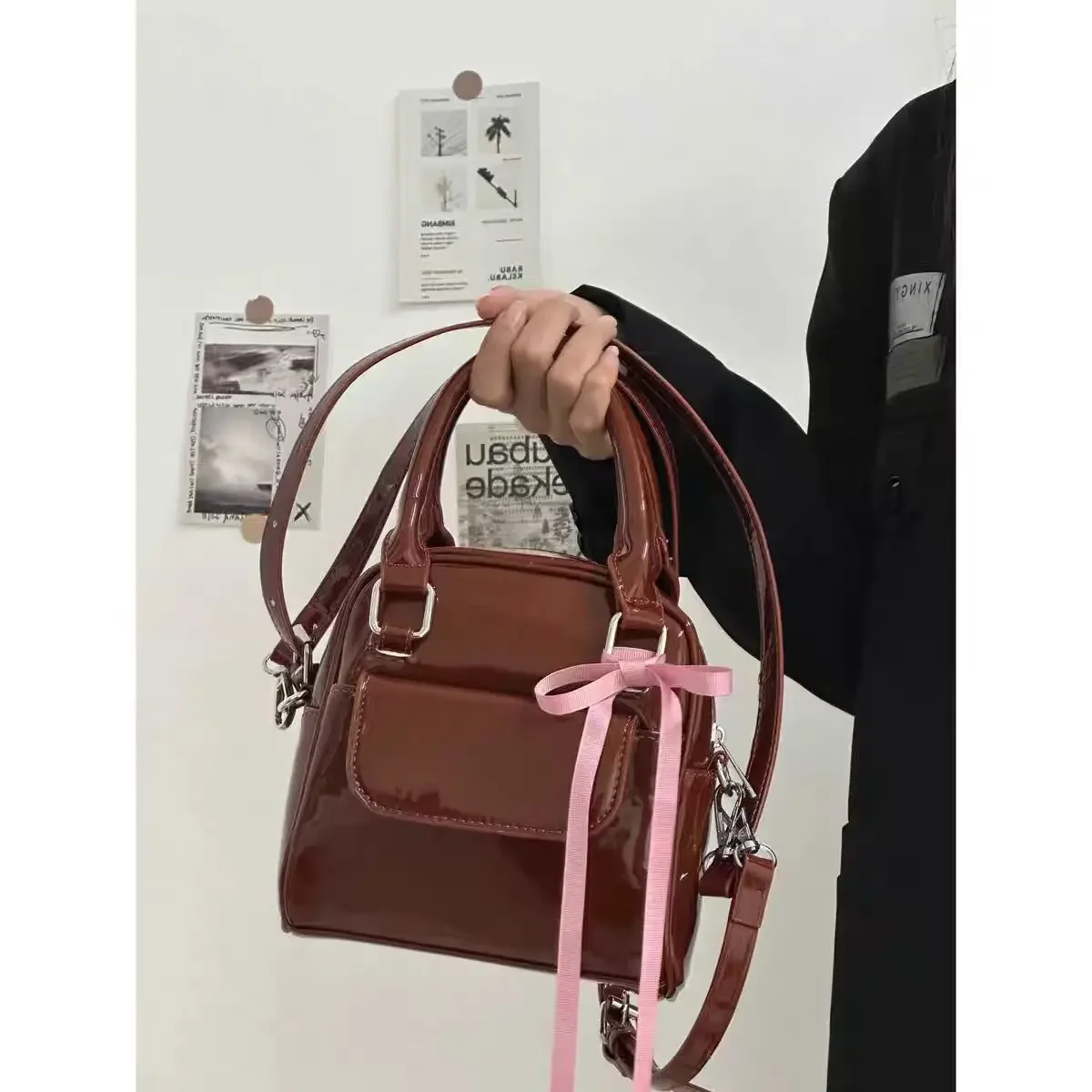 Korean Version Lacquer Leather Handbag Women Versatile Casual Backpack Fashion High-end Single Shoulder Bag Solid Commuting Bag
Korean Version Lacquer Leather Handbag Women Versatile Casual Backpack Fashion High-end Single Shoulder Bag Solid Commuting Bag