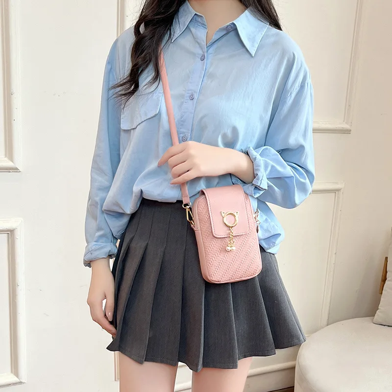 Korean Style Phone Bag Fashionable Ladies' Single Shoulder Fresh and Sweet Embossed Crossbody Bag for Daily Versatile Use
Korean Style Phone Bag Fashionable Ladies' Single Shoulder Fresh and Sweet Embossed Crossbody Bag for Daily Versatile Use