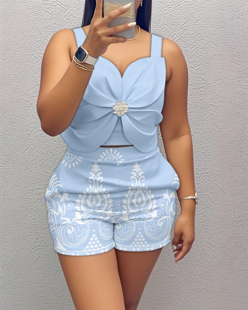 Summer 2025 Women's Casual 2-Piece Set 3D Petal Metal Buckle Decorative Camisole Top and Casual Abstract Printed Shorts Set
Summer 2025 Women's Casual 2-Piece Set 3D Petal Metal Buckle Decorative Camisole Top and Casual Abstract Printed Shorts Set