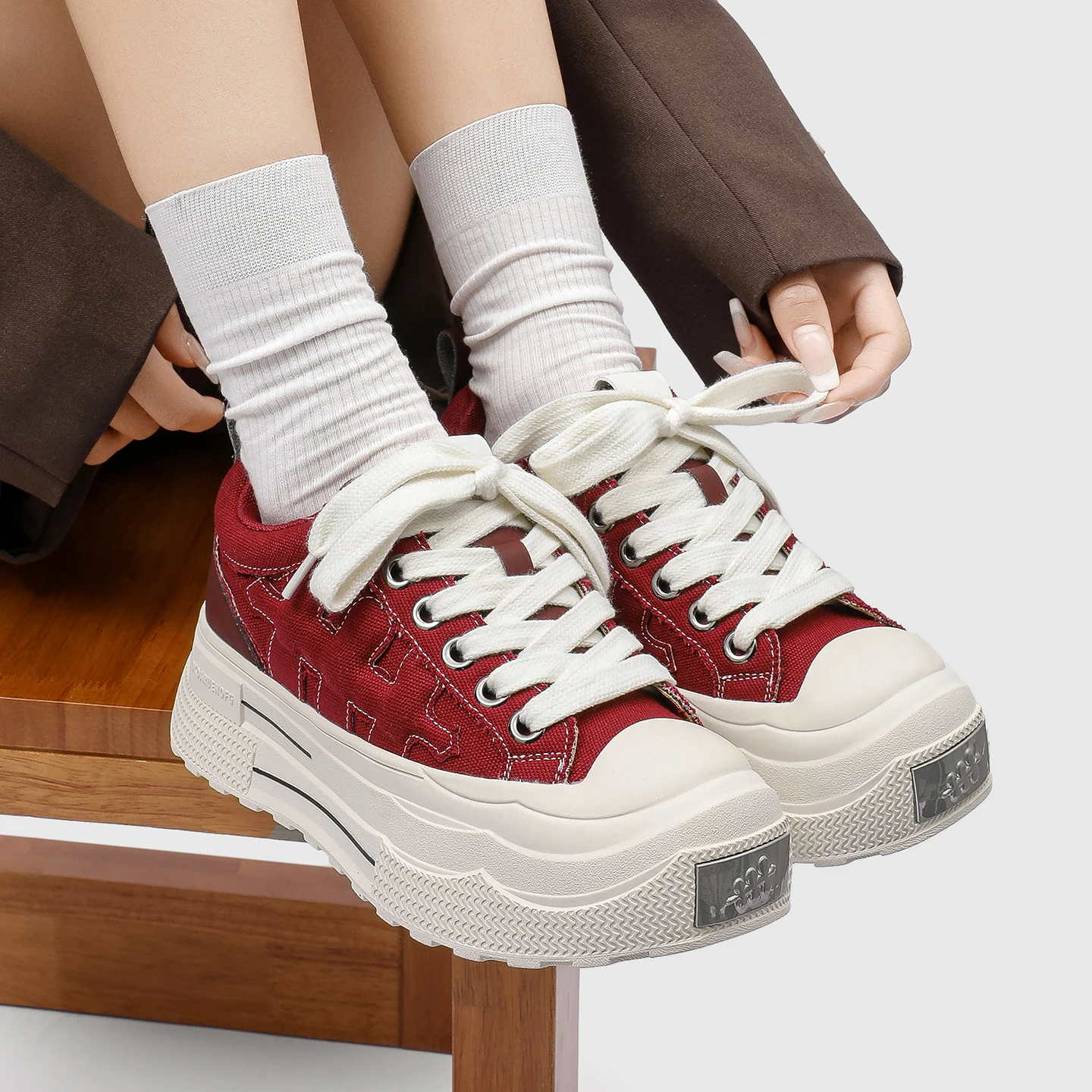 Couple Style Thick Soled comfort Canvas Shoes Fashionable And Personalized Board Shoes Round Toe Low Cut Lace Up Casual Shoes
Couple Style Thick Soled comfort Canvas Shoes Fashionable And Personalized Board Shoes Round Toe Low Cut Lace Up Casual Shoes