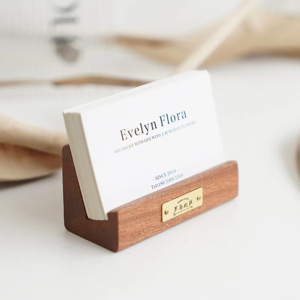 Элегантный деревянный держатель для визитных карточек - высококачественная подставка для стойки регистрации отеля и ящик для хранения карточек
Элегантный деревянный держатель для визитных карточек - высококачественная подставка для стойки регистрации отеля и ящик для хранения карточек