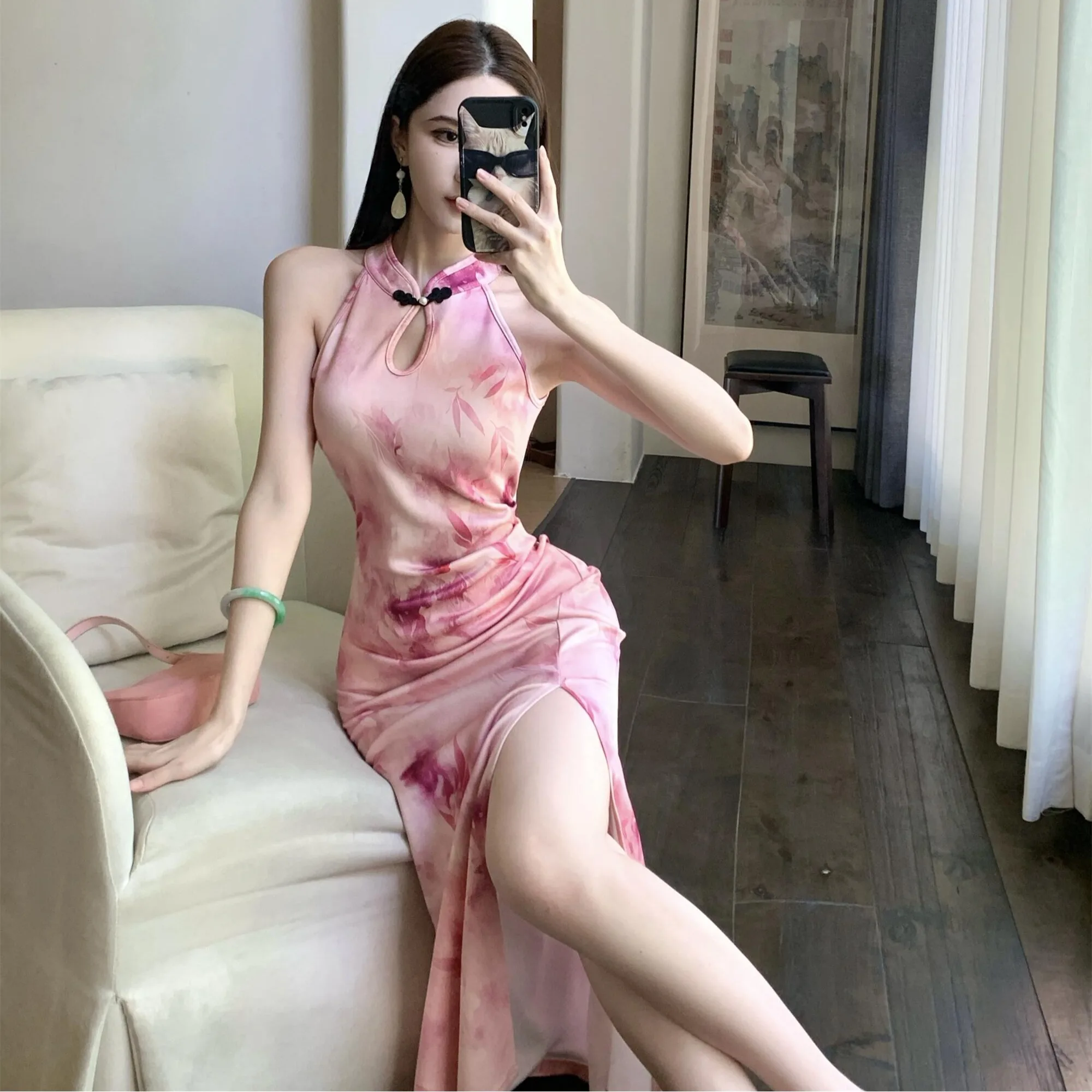 Summer 2026 New Chinese Style Printed Sleeveless Slimming Long Dress Sexy High Waist Split Large Swing Zipper Backless Gown
Summer 2026 New Chinese Style Printed Sleeveless Slimming Long Dress Sexy High Waist Split Large Swing Zipper Backless Gown