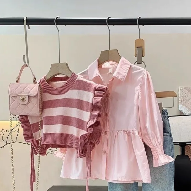 Весенне-осенний комплект для девочек, новый стиль, вязаный жилет для маленьких девочек, джинсы, модный комплект из 3 предметов
Весенне-осенний комплект для девочек, новый стиль, вязаный жилет для маленьких девочек, джинсы, модный комплект из 3 предметов