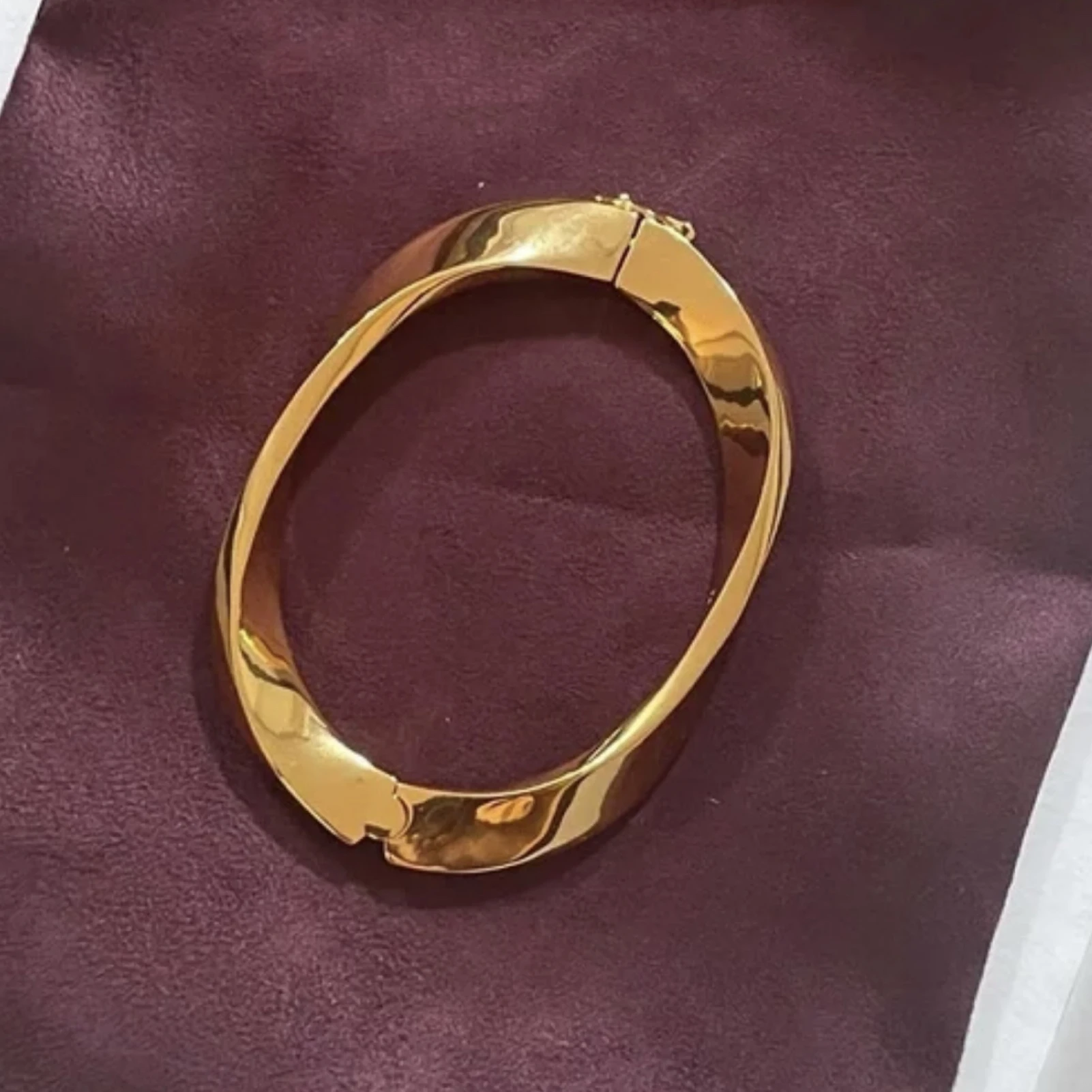 Fashion Designer Brass Plated Gold Geometric Elliptical Bracelet Woman Europe Top Quality Luxury Jewelry
Fashion Designer Brass Plated Gold Geometric Elliptical Bracelet Woman Europe Top Quality Luxury Jewelry