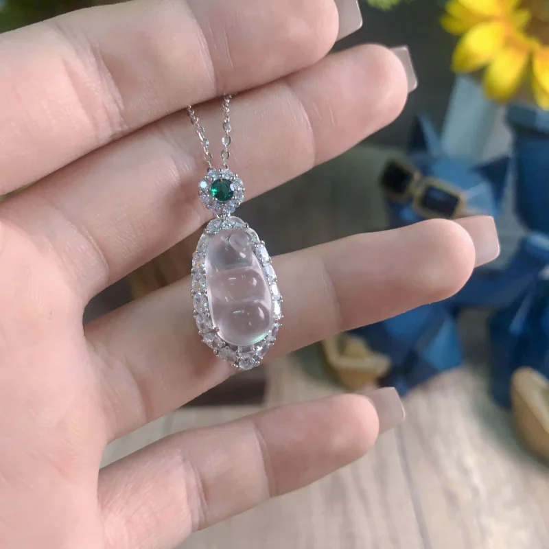 925 sterling silver high natural-foam Jade sauteed green beans necklace women's new bean pendant
925 sterling silver high natural-foam Jade sauteed green beans necklace women's new bean pendant