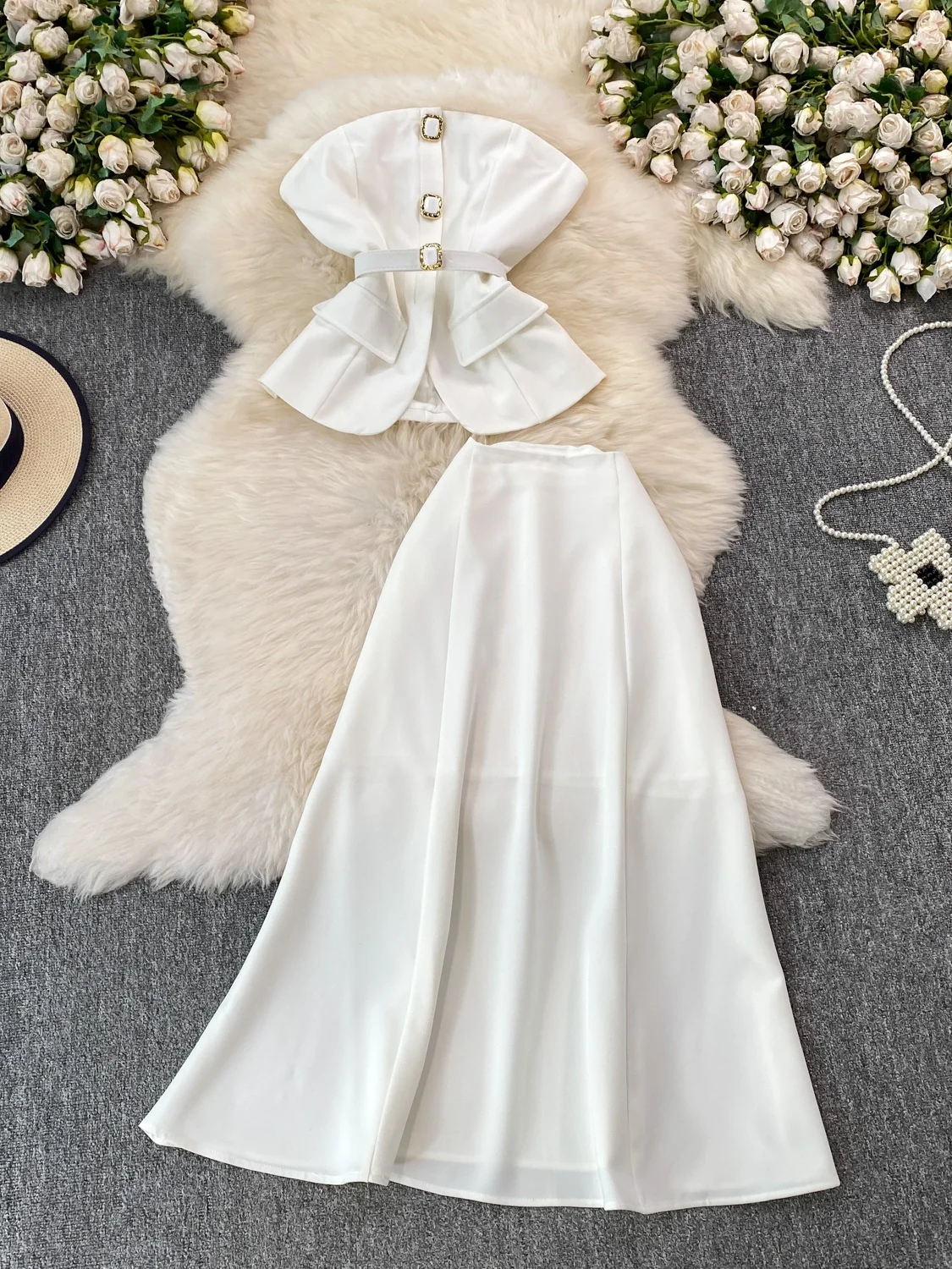 Elegant High Waist Silk Suit Vest And Long Dress Two Piece Set Button up Strapless Top with Single Row of Buttons
Elegant High Waist Silk Suit Vest And Long Dress Two Piece Set Button up Strapless Top with Single Row of Buttons