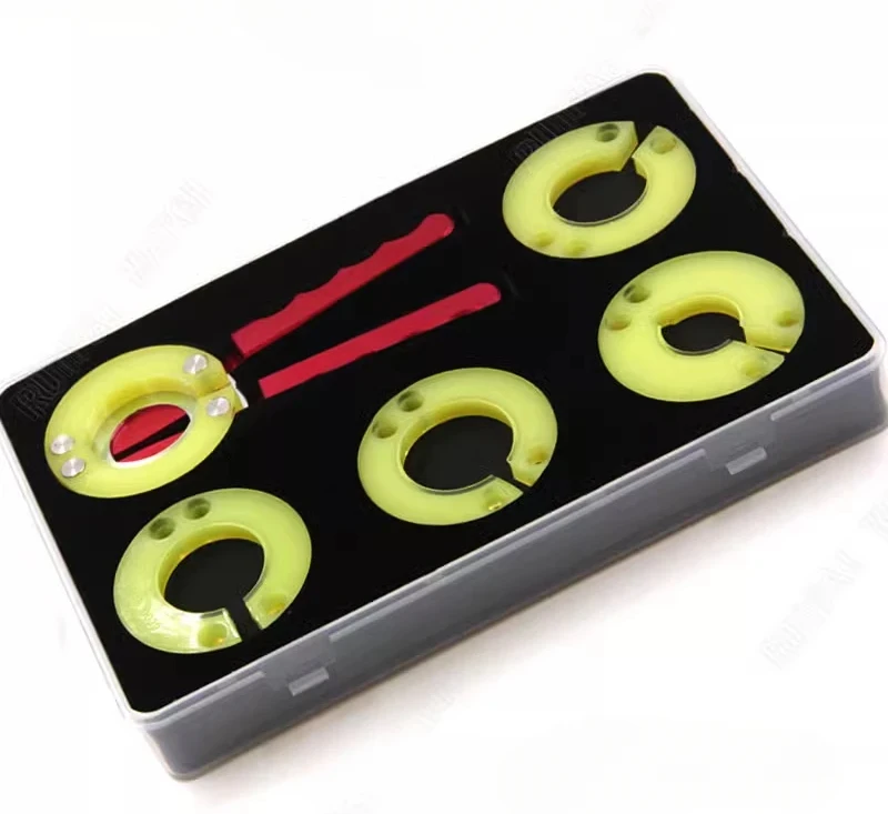 Watch repair tool, open the front cover and change the glass.
Watch repair tool, open the front cover and change the glass.