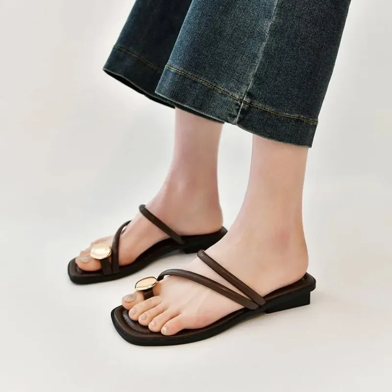 Low-Heeled Sandals for Women with a Clip Toe Design, Perfect for Walking Women'S Summer 2026 New Fashionable
Low-Heeled Sandals for Women with a Clip Toe Design, Perfect for Walking Women'S Summer 2026 New Fashionable