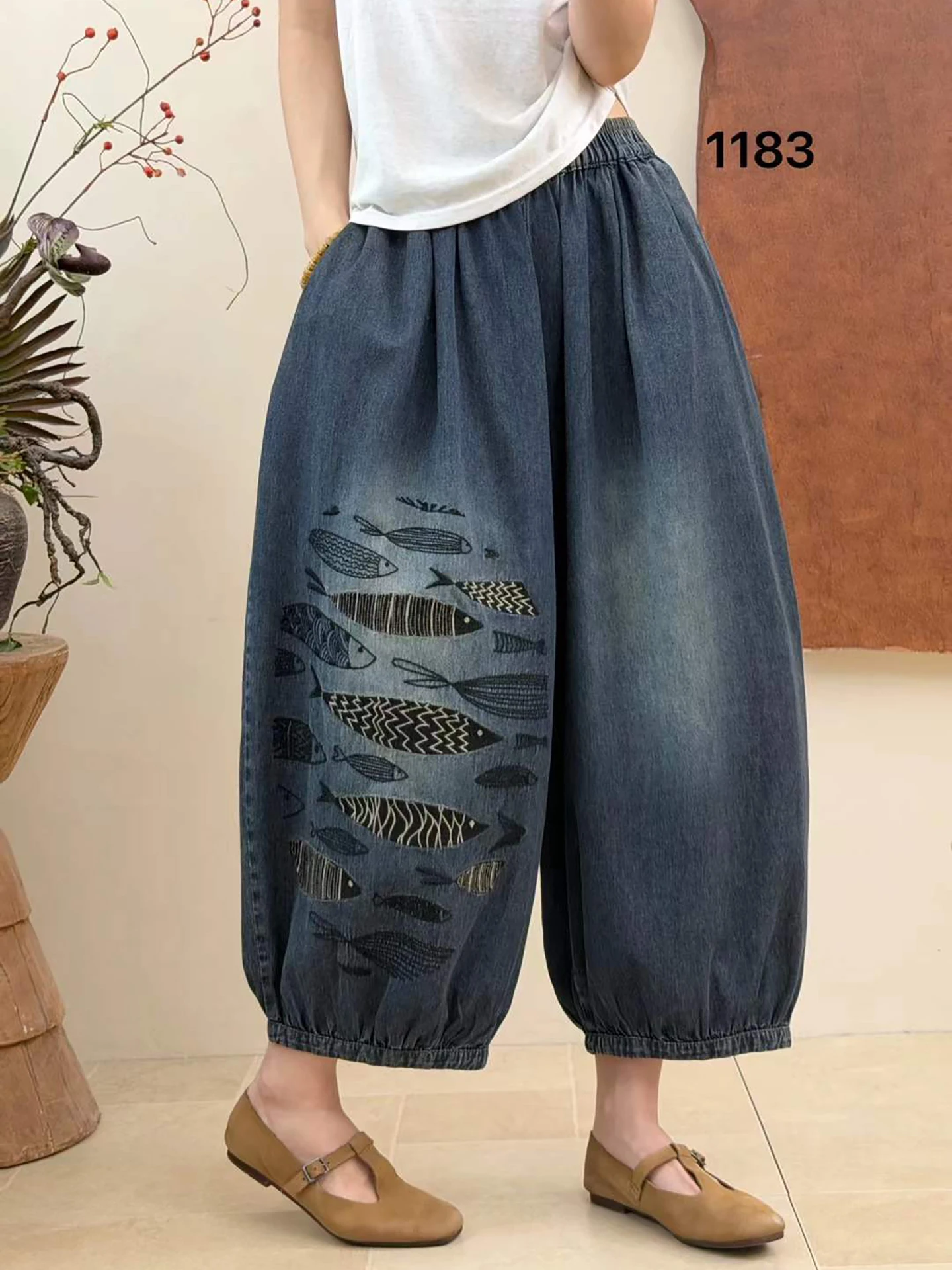Summer New Small Fish Print Wide Leg Jeans Women's Light Material Casual Pants Natural Waist Cartoon Pattern Soft Denim
Summer New Small Fish Print Wide Leg Jeans Women's Light Material Casual Pants Natural Waist Cartoon Pattern Soft Denim