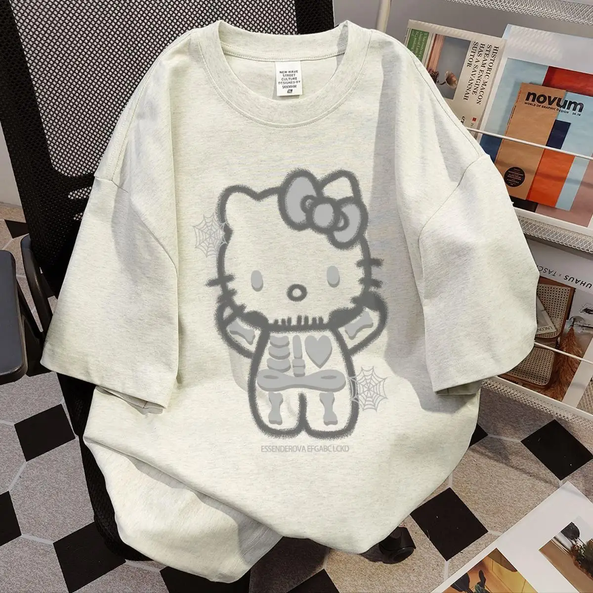 Miniso Hellokitty Printed Minimalist Style T Shirt Fashionable Trend Short Sleeved Comfortable Breathable Summer Pure Cotton Top 
Miniso Hellokitty Printed Minimalist Style T Shirt Fashionable Trend Short Sleeved Comfortable Breathable Summer Pure Cotton Top