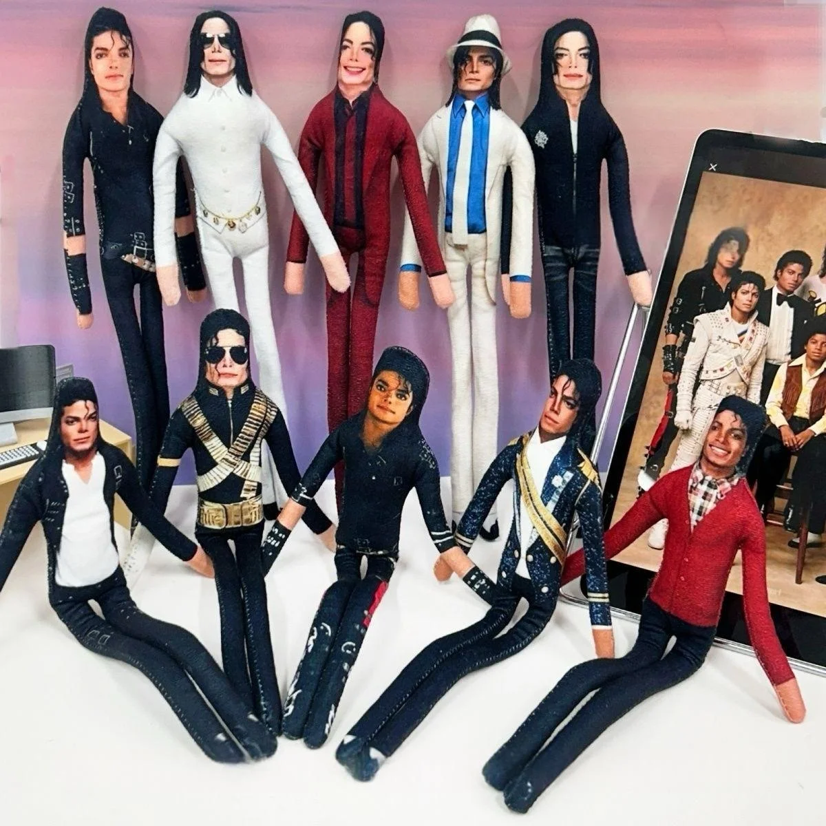 New Style Michael Jackson Cosplay Prop Doll Plush Stuffed Figure Dolls Room Decoration Abstract Joint Mobility Props Gift
New Style Michael Jackson Cosplay Prop Doll Plush Stuffed Figure Dolls Room Decoration Abstract Joint Mobility Props Gift