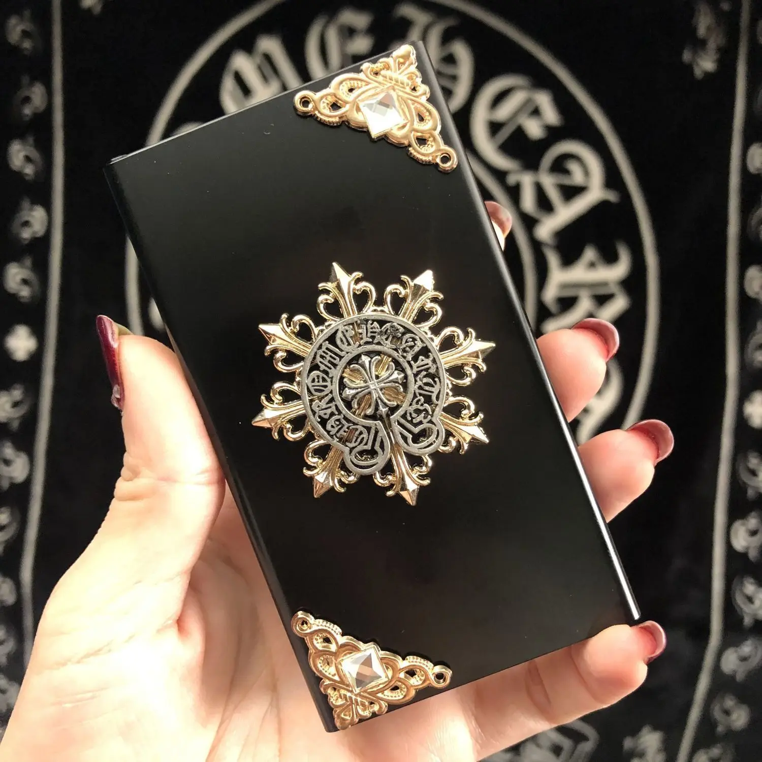 110mm Creative Cigarette Box For Slim Cigarettes Pocket Cigarette Storage Box Metal Moisture Cigarette Case with Clip 
110mm Creative Cigarette Box For Slim Cigarettes Pocket Cigarette Storage Box Metal Moisture Cigarette Case with Clip