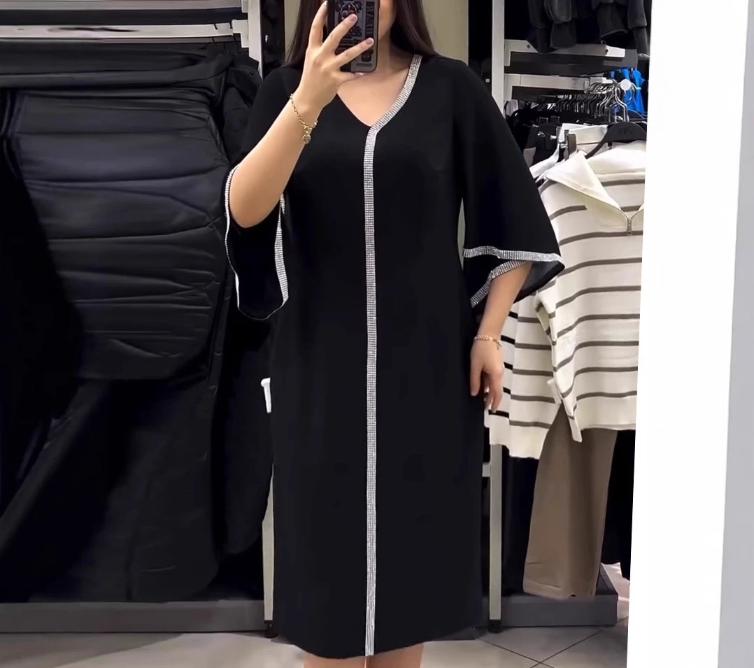 Woman Dresses 2024 Autumn Seven Quarter Sleeve V-neck Contrasting Color Rhinestone Slim Fit Dress with Temperament Short Skirt
Woman Dresses 2024 Autumn Seven Quarter Sleeve V-neck Contrasting Color Rhinestone Slim Fit Dress with Temperament Short Skirt