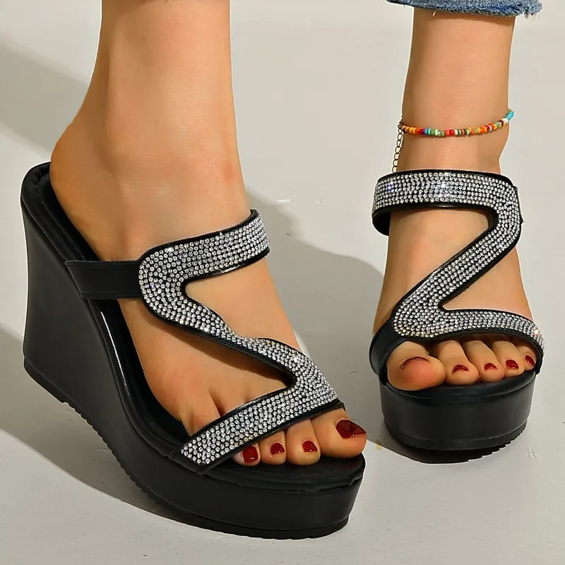 Plus Size 2025 Summer Open Toe Women's Slippers Hot Sale Crystal Wedges Sandals Platform Fashion High Quality Dress Slippers
Plus Size 2025 Summer Open Toe Women's Slippers Hot Sale Crystal Wedges Sandals Platform Fashion High Quality Dress Slippers
