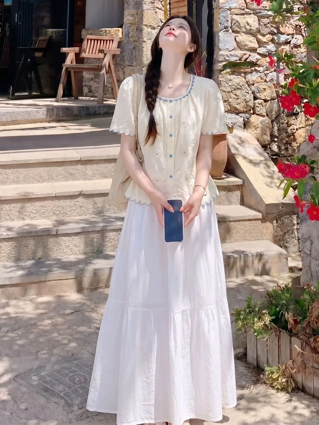 French Style round Neck Bubble Sleeve Short Sleeve Embroidered Loose Fit Doll Shirt Women's Summer Casual Top Slimming Effect
French Style round Neck Bubble Sleeve Short Sleeve Embroidered Loose Fit Doll Shirt Women's Summer Casual Top Slimming Effect