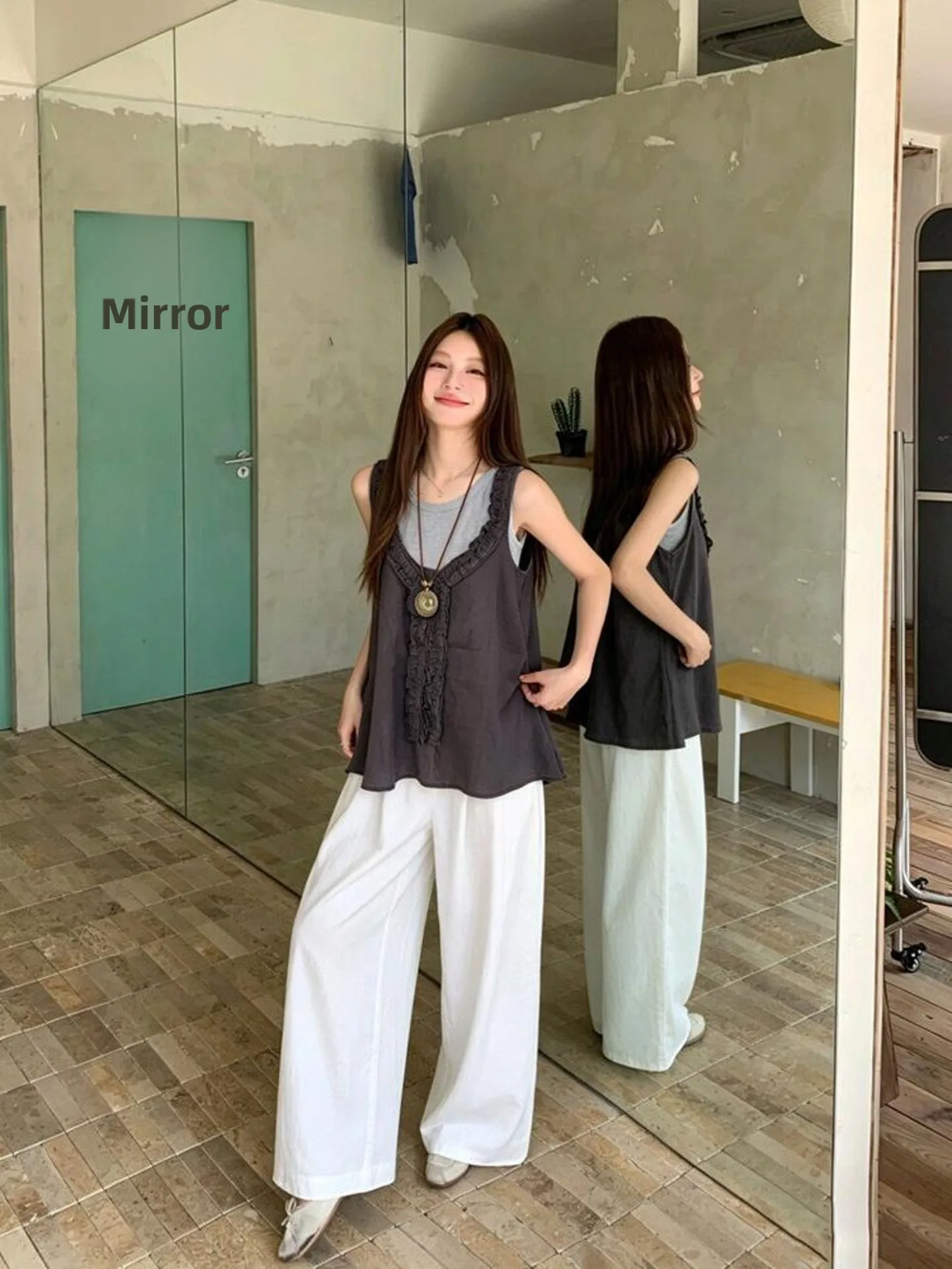 Korean Design Loose Women's Tank Top Set with Wood Grain Summer New Fashion Trend Casual Style No Sleeve mid Thick
Korean Design Loose Women's Tank Top Set with Wood Grain Summer New Fashion Trend Casual Style No Sleeve mid Thick