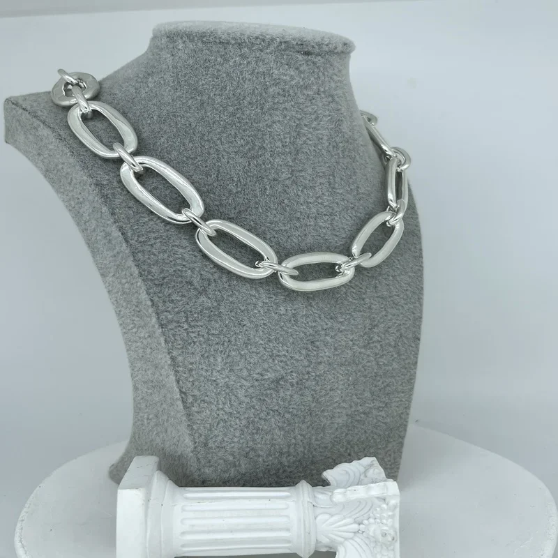 2025 new niche temperament design sense, silver oval ring chain necklace, women's accessories, jewelry gifts
2025 new niche temperament design sense, silver oval ring chain necklace, women's accessories, jewelry gifts