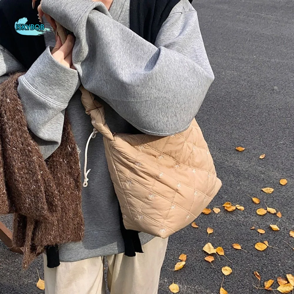 Корейская сумка через плечо из хлопка Space Cotton, в корейском стиле, с плиссированным ремнем, ромбовидным узором, однотонная, в клетку, сумка-облако
Корейская сумка через плечо из хлопка Space Cotton, в корейском стиле, с плиссированным ремнем, ромбовидным узором, однотонная, в клетку, сумка-облако